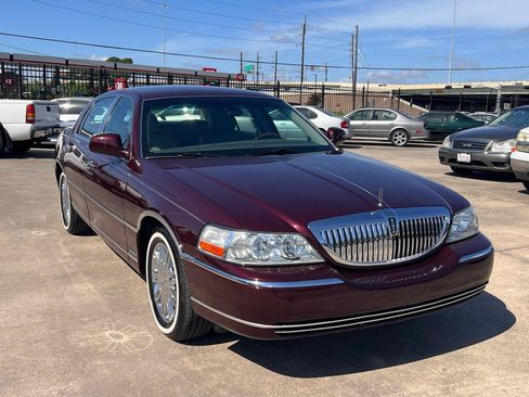 Used 2006 Lincoln Town Car Signature RWD image 12