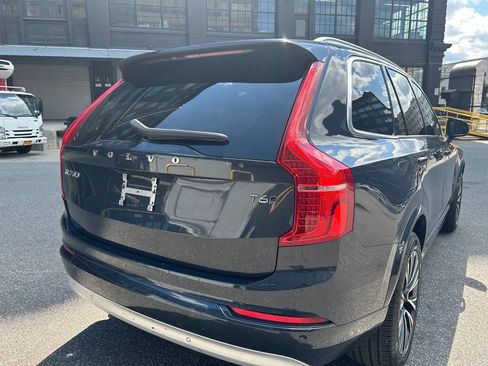 Certified 2022 Volvo XC90 T6 Momentum w/ Climate Package AWD/4WD image 10