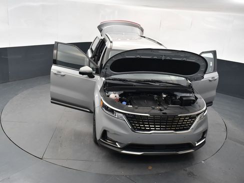 Certified 2023 Kia Carnival SX image 16