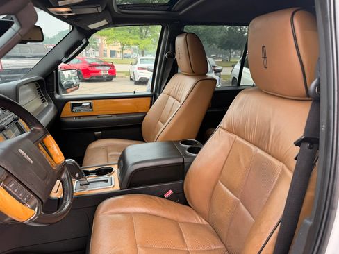 Used 2014 Lincoln Navigator L 4WD w/ Equipment Group 101A image 18