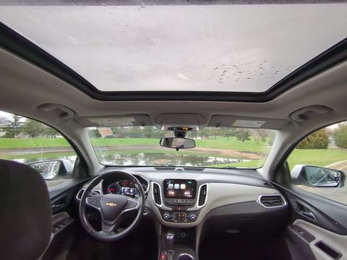 Used 2018 Chevrolet Equinox LT w/ Sun & Infotainment Package image 13