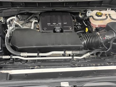 Used 2022 Chevrolet Silverado 1500 LT AWD/4WD image 9