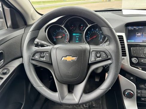 Used 2015 Chevrolet Cruze LT FWD image 17
