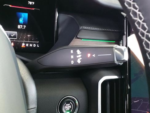 Used 2024 GMC Acadia Denali w/ Super Cruise Package image 28