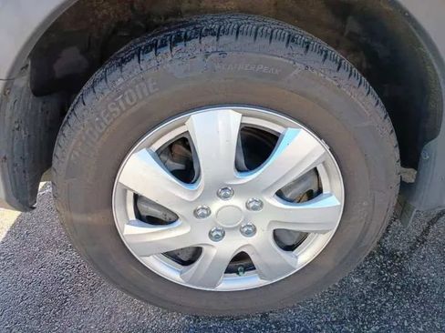 Used 2013 Toyota RAV4 LE image 9