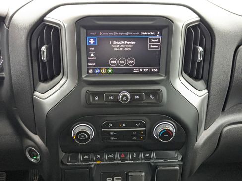 Used 2024 Chevrolet Silverado 1500 Custom image 17