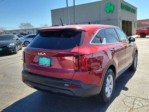 Used 2023 Kia Sorento LX image 3