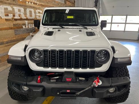 Used 2025 Jeep Wrangler Unlimited Rubicon AWD/4WD image 8