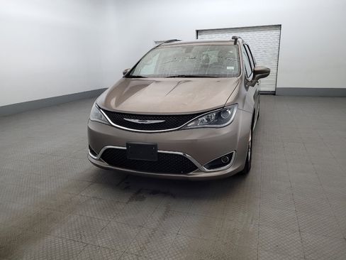Used 2017 Chrysler Pacifica Touring-L FWD image 15
