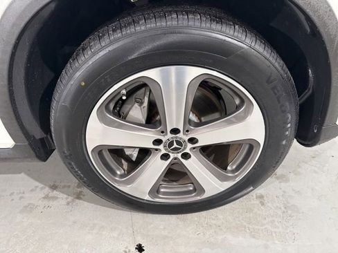 Used 2022 Mercedes-Benz GLC 300 w/ Premium Package Lite image 17