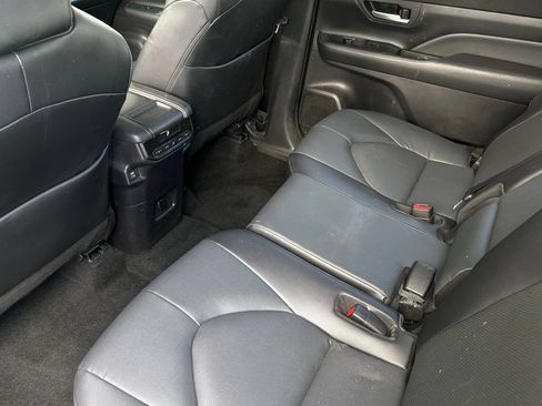 Used 2024 Toyota Grand Highlander AWD image 14