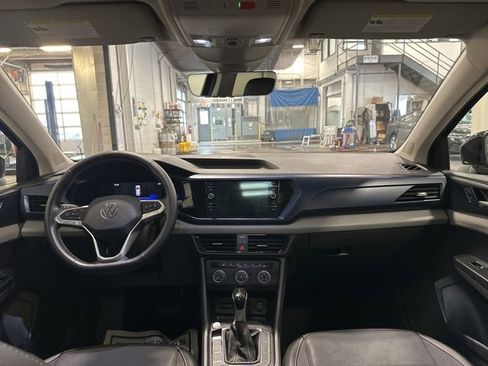 Used 2022 Volkswagen Taos SE image 15