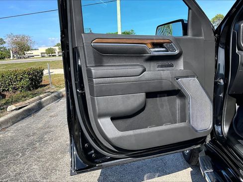 Used 2024 Chevrolet Silverado 1500 High Country w/ High Country Premium Package AWD/4WD image 26