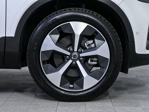 Certified 2025 Volvo XC40 B5 Plus image 40