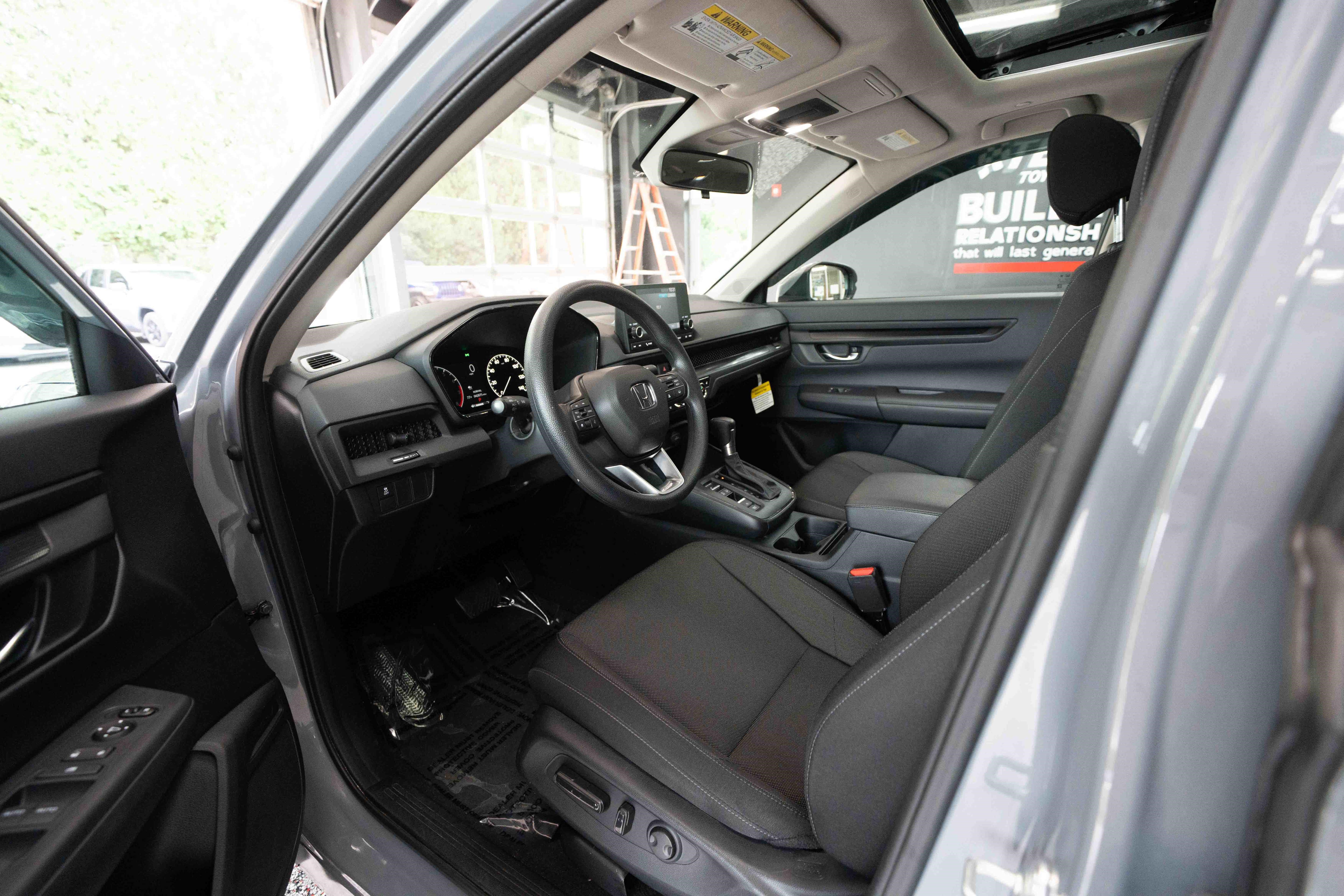 Used 2025 Honda CR-V EX image 8