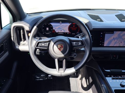 Certified 2025 Porsche Cayenne AWD/4WD image 15