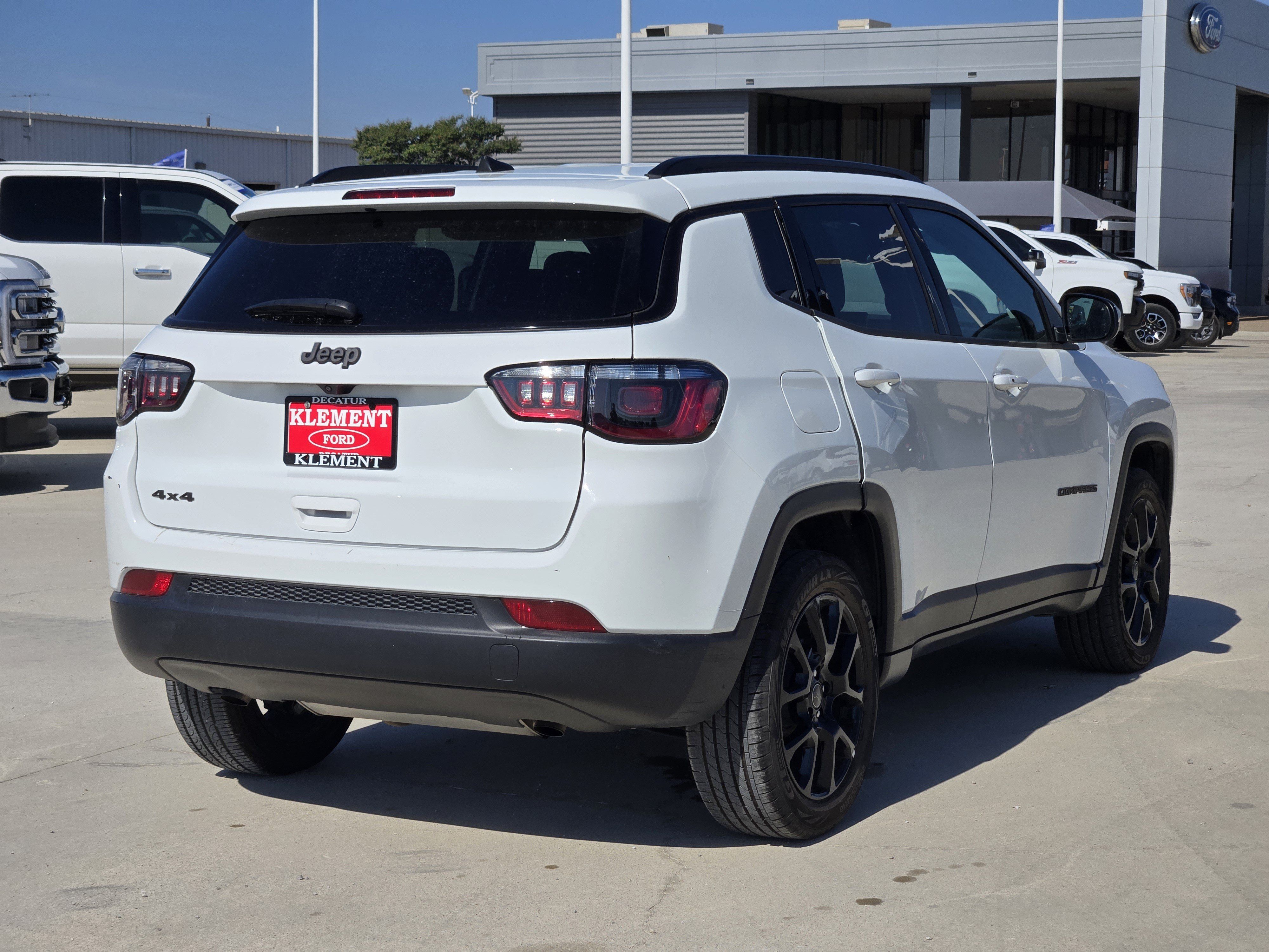 Used 2025 Jeep Compass Latitude w/ Convenience Group AWD/4WD image 7