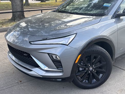 Used 2025 Buick Envista Sport Touring image 2