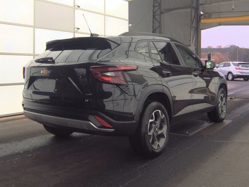 Used 2024 Chevrolet Trax LT w/ LT Convenience Package image 5