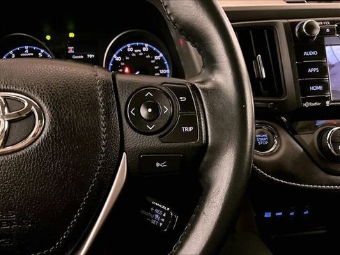 Used 2018 Toyota RAV4 XLE AWD/4WD image 18