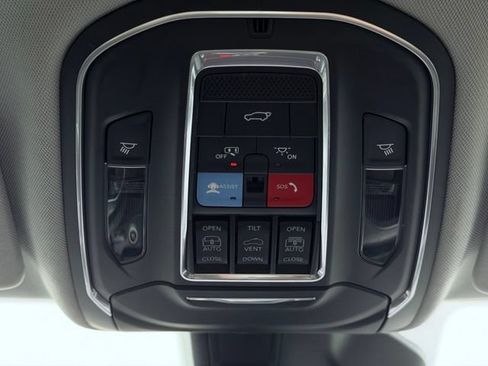 Used 2022 Jeep Grand Cherokee Limited AWD/4WD image 44
