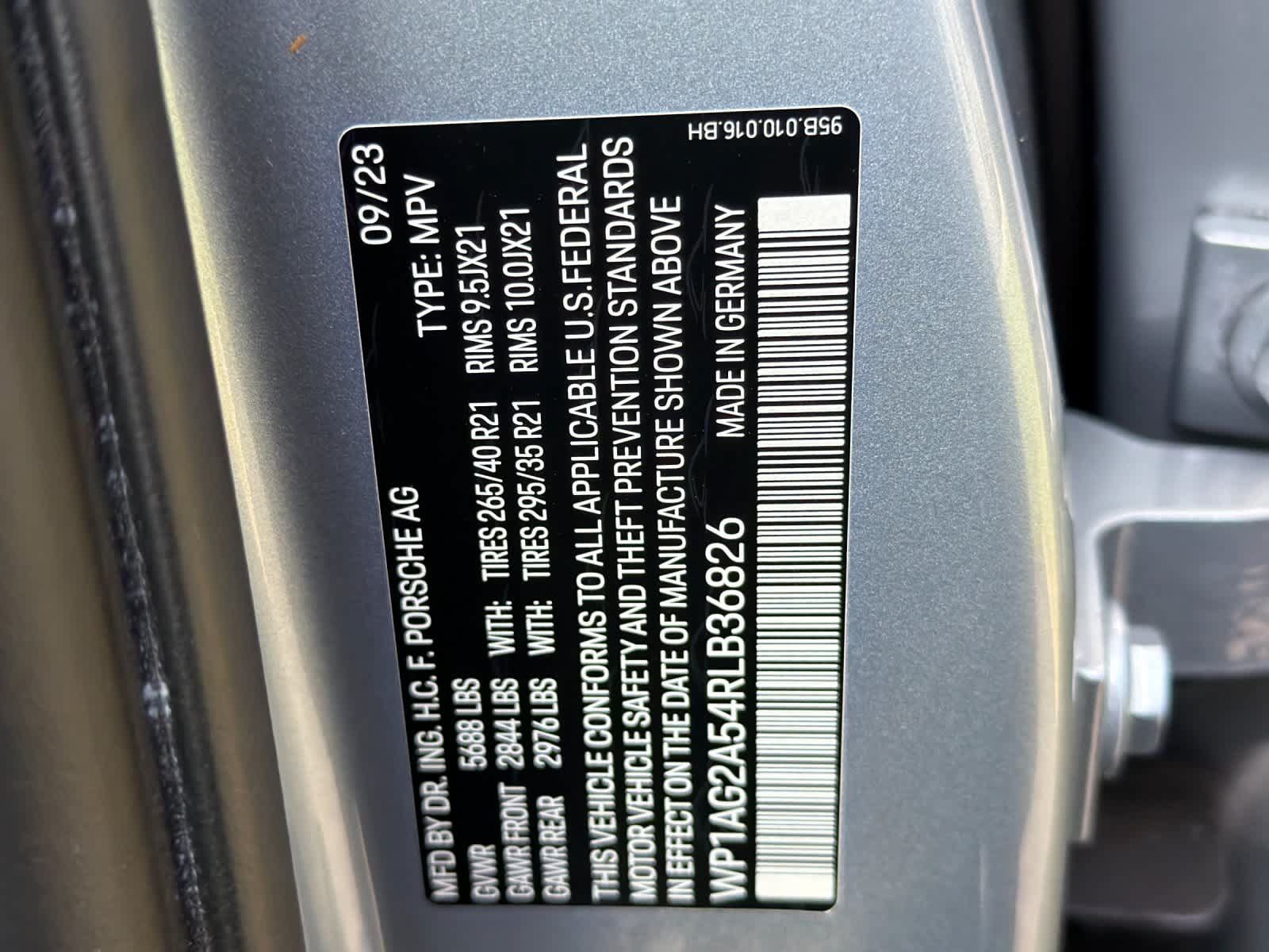 Certified 2024 Porsche Macan S AWD/4WD image 33