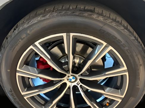 Used 2024 BMW X5 xDrive40i w/ M Sport Package AWD/4WD image 10