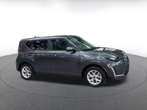 Used 2025 Kia Soul LX w/ LX Technology Package FWD image 2