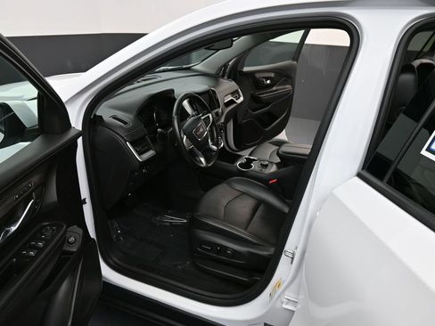 Used 2023 GMC Terrain SLT image 11