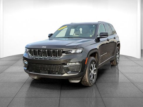 Used 2024 Jeep Grand Cherokee Limited w/ Luxury Tech Group II RWD image 3