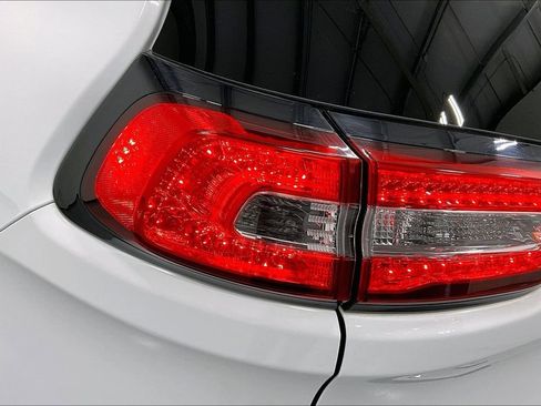 Used 2017 Jeep Cherokee Limited w/ Luxury Group image 37