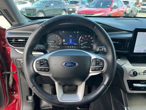 Used 2022 Ford Explorer XLT w/ Equipment Group 202A RWD image 14