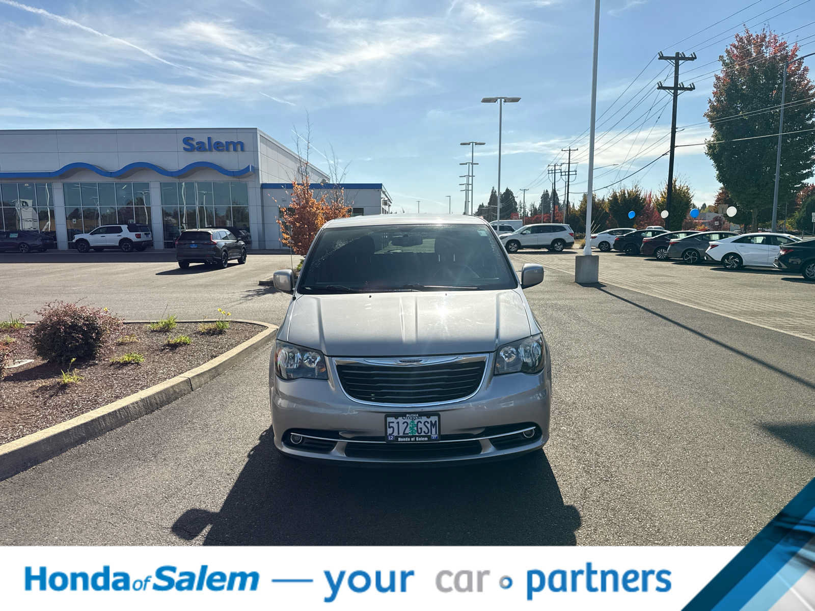 Used 2014 Chrysler Town & Country S FWD image 6
