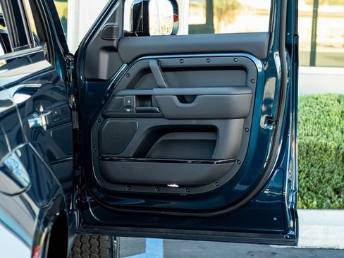 Used 2026 Land Rover Defender 110 OCTA image 28