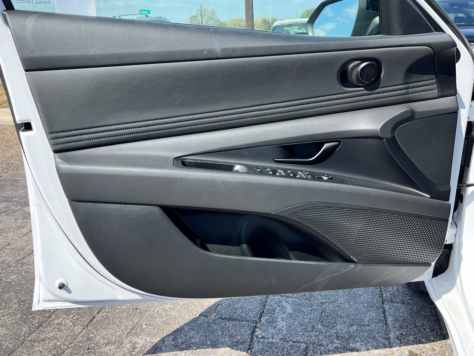 New 2025 Hyundai Elantra SEL FWD image 17