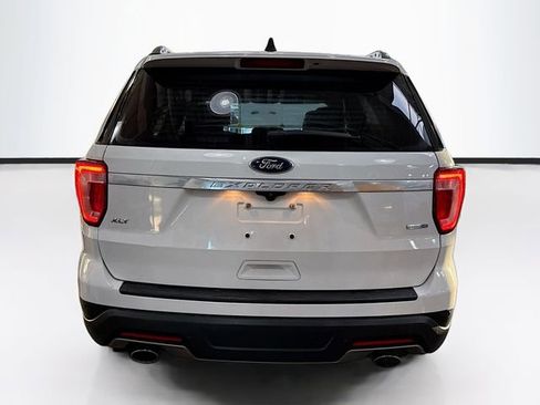 Used 2018 Ford Explorer XLT image 7