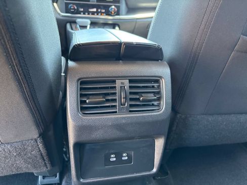 Used 2025 Nissan Rogue SV FWD image 24