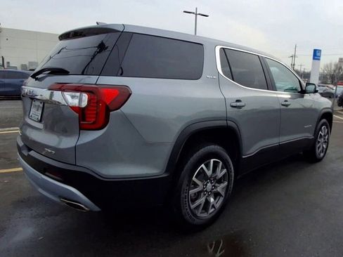 Used 2023 GMC Acadia SLE image 2