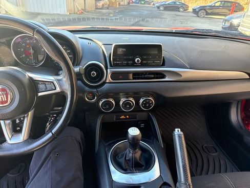 Used 2018 FIAT 124 Spider Classica image 22