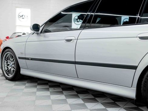 Used 2003 BMW M5 RWD image 32