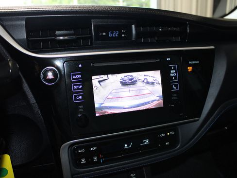 Used 2017 Toyota Corolla SE FWD image 17