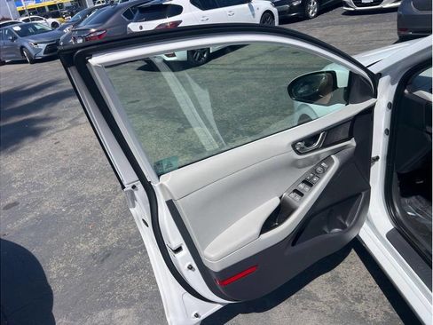 Used 2020 Hyundai Ioniq SE FWD image 16