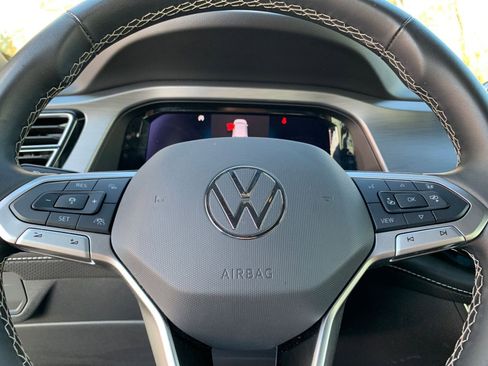 Used 2025 Volkswagen Atlas Cross Sport SE image 28