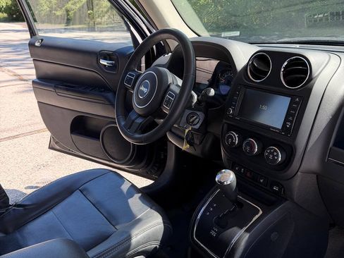Used 2014 Jeep Patriot High Altitude FWD image 22