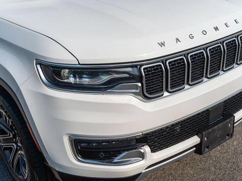 Used 2024 Jeep Wagoneer Series II w/ Flexible Seating Group RWD image 11