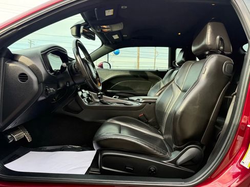 Used 2019 Dodge Challenger SXT w/ Plus Package image 17