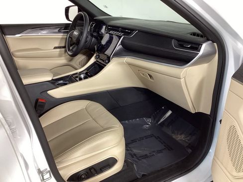 Used 2024 Jeep Grand Cherokee Limited w/ Luxury Tech Group II AWD/4WD image 39