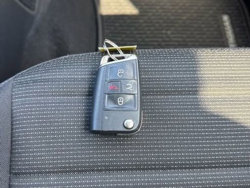 Used 2022 Volkswagen Tiguan S image 32