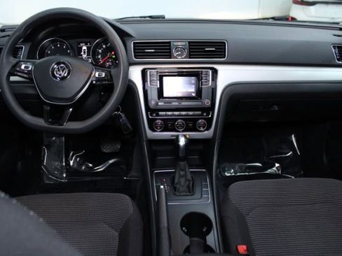 Used 2016 Volkswagen Passat 1.8T S image 2