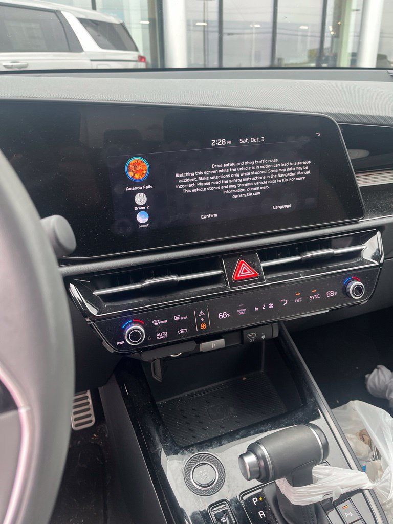 Used 2023 Kia Niro EX Touring FWD image 9